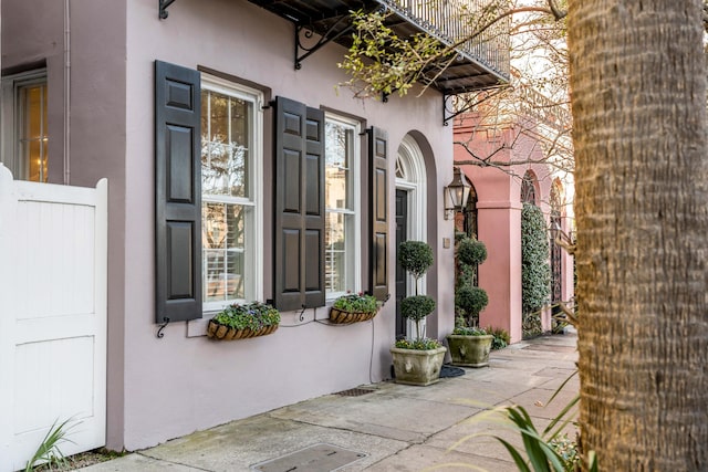 property entrance featuring a patio