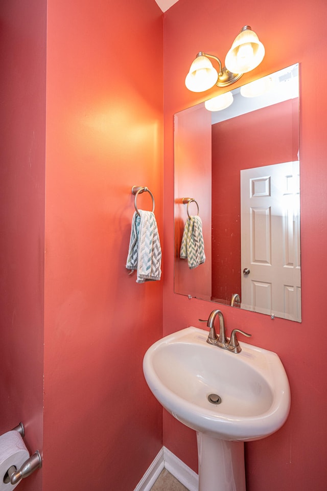 bathroom featuring sink