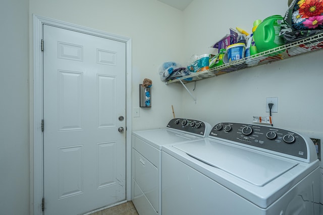 washroom featuring washer and clothes dryer and light tile patterned floors