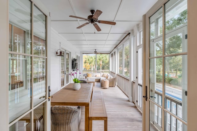 sunroom / solarium with ceiling fan