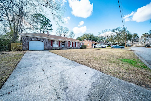 single story home with a front yard