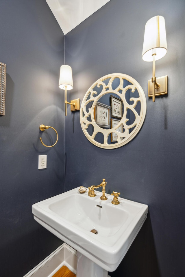 bathroom featuring sink