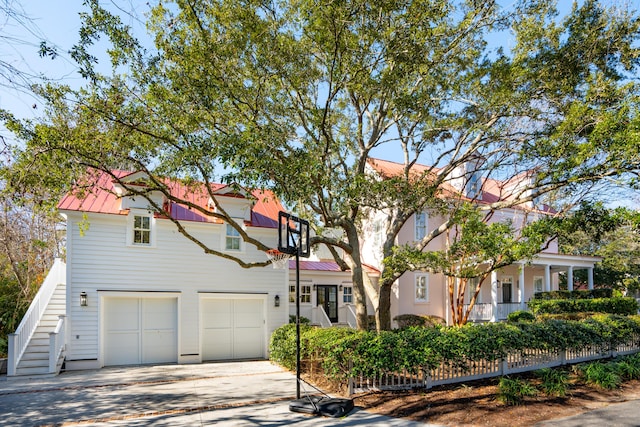 view of front facade featuring a garage