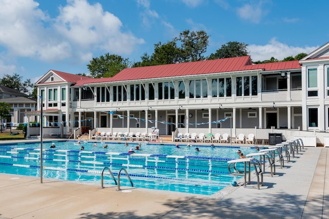 view of swimming pool