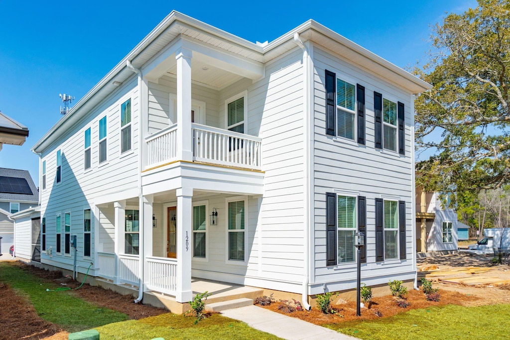 view of front of house featuring a balcony