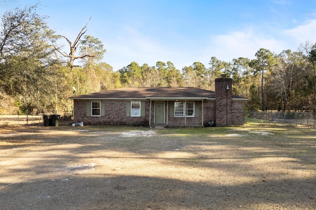 ranch-style house featuring a front yard