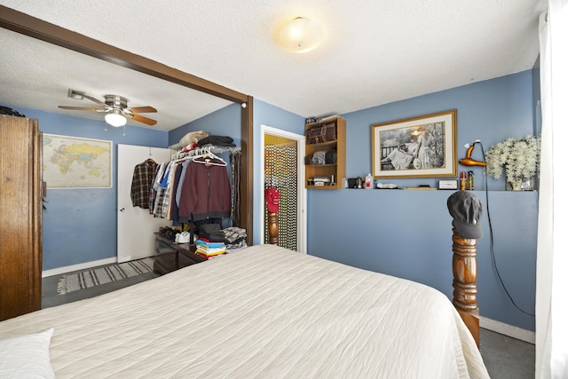 bedroom featuring ceiling fan, a closet, and a textured ceiling