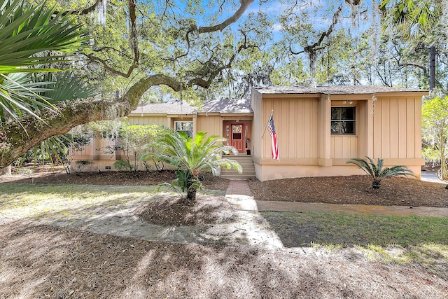 view of front of property