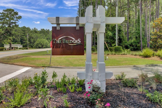 community sign featuring a lawn