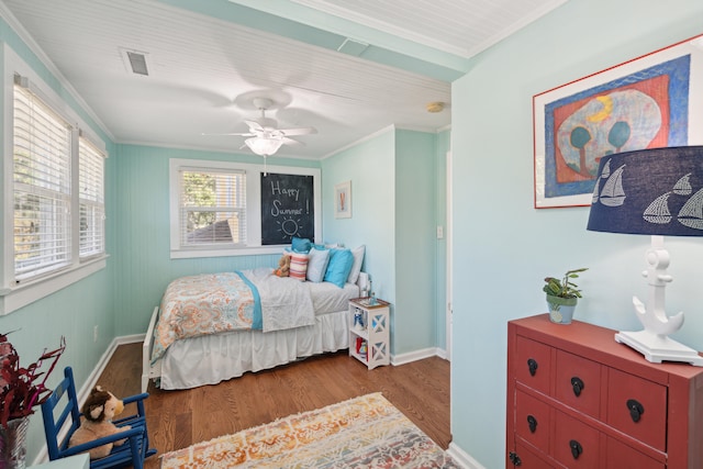 bedroom featuring crown molding, light hardwood / wood-style flooring, and ceiling fan