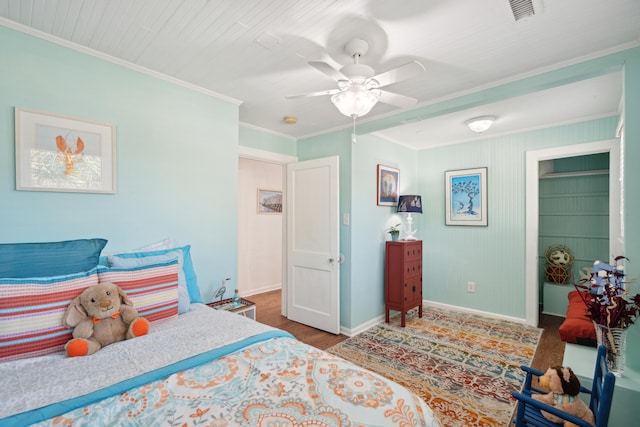 bedroom featuring ceiling fan, light wood-type flooring, and crown molding