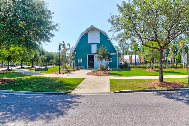 view of front facade featuring a front yard