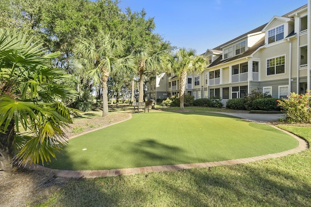 130 River Landing Dr Unit 4102, Charleston, SC 29492 - surrounding community with a putting green and a yard