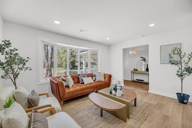 living area featuring recessed lighting, visible vents, baseboards, and light wood finished floors