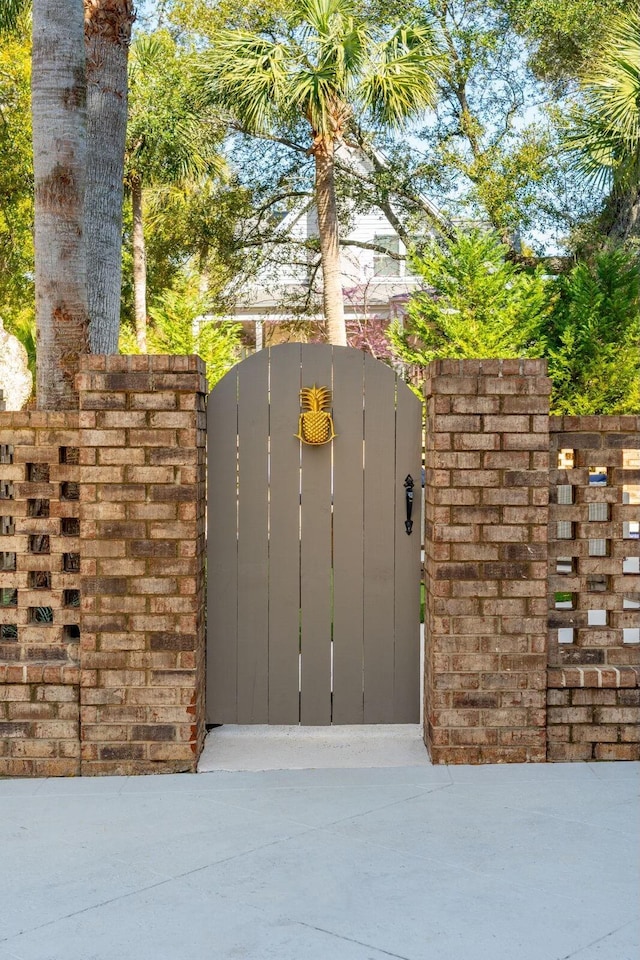 3 Cross Ln, Isle Of Palms, SC 29451 - view of gate