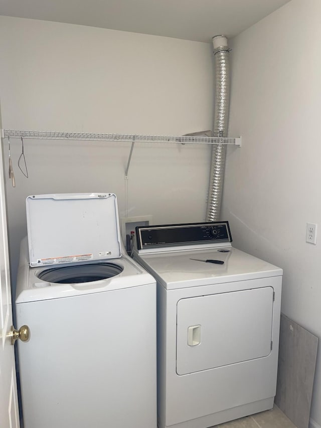 laundry room with laundry area and washer and clothes dryer