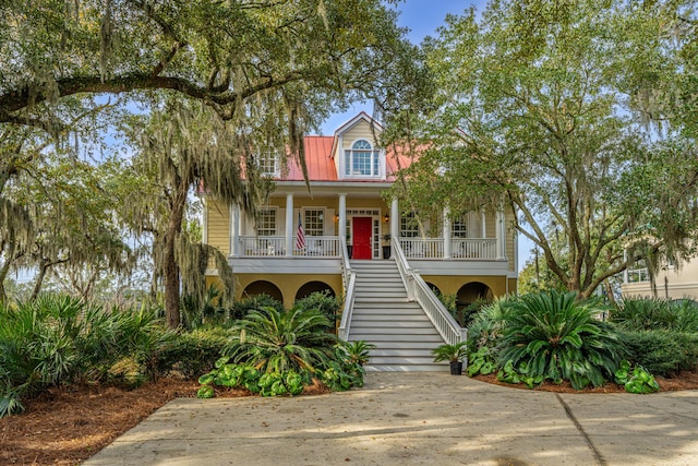 view of front facade featuring a porch