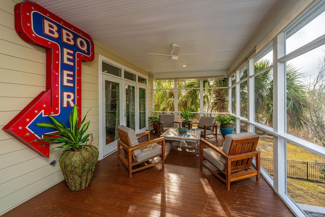 sunroom featuring ceiling fan