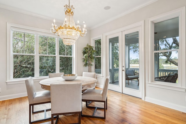 dining room featuring an inviting chandelier, light wood-type flooring, and crown molding