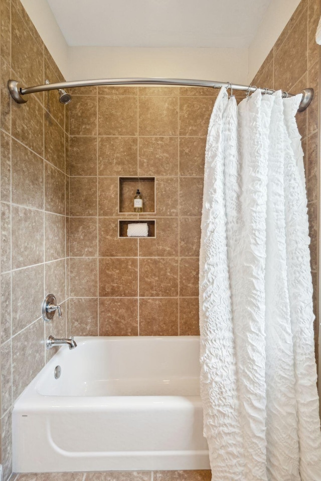 bathroom with shower / bath combo