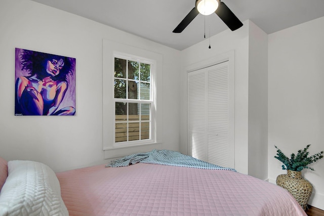 bedroom featuring ceiling fan and a closet