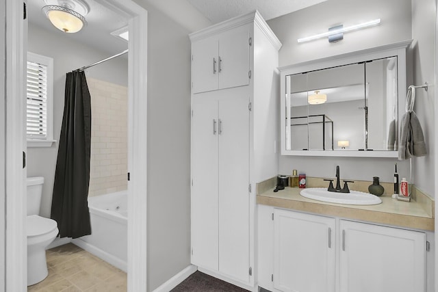 full bathroom featuring shower / bath combination with curtain, baseboards, vanity, and toilet