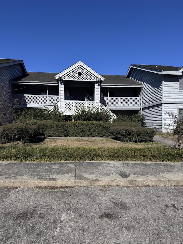 view of front of property