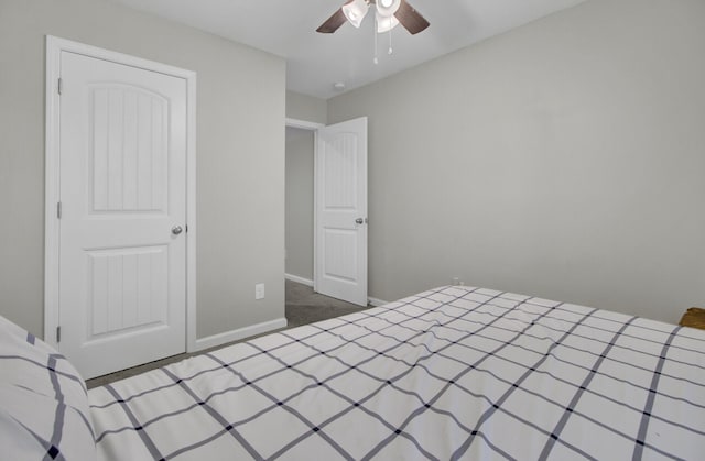 unfurnished bedroom featuring ceiling fan and a closet