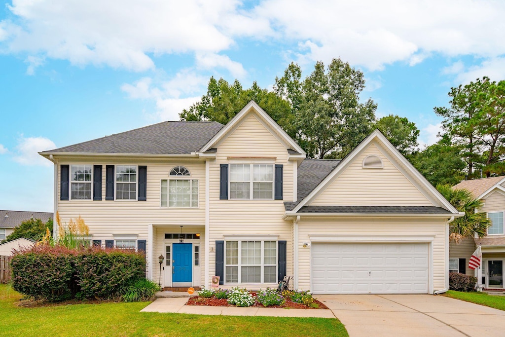 view of front of home featuring a front lawn and a garage