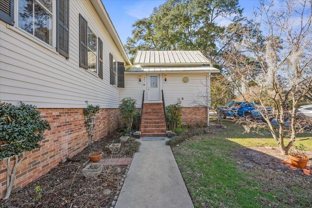 exterior space featuring a front yard