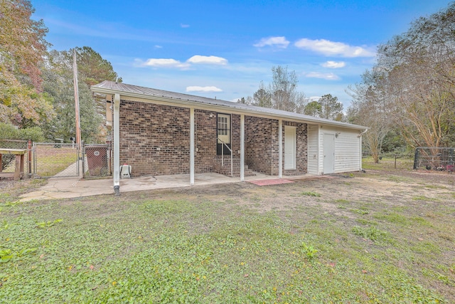 exterior space featuring a lawn