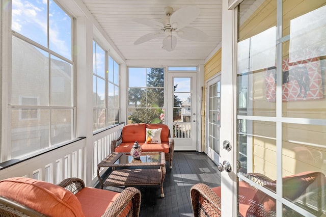 sunroom / solarium featuring a ceiling fan