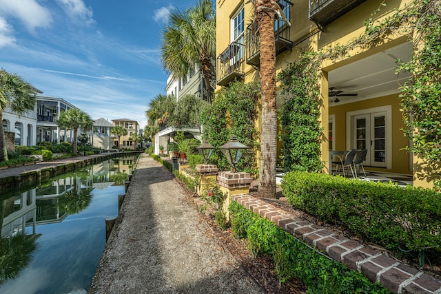 surrounding community featuring a residential view