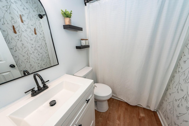 full bath featuring vanity, wood finished floors, toilet, and a shower with curtain