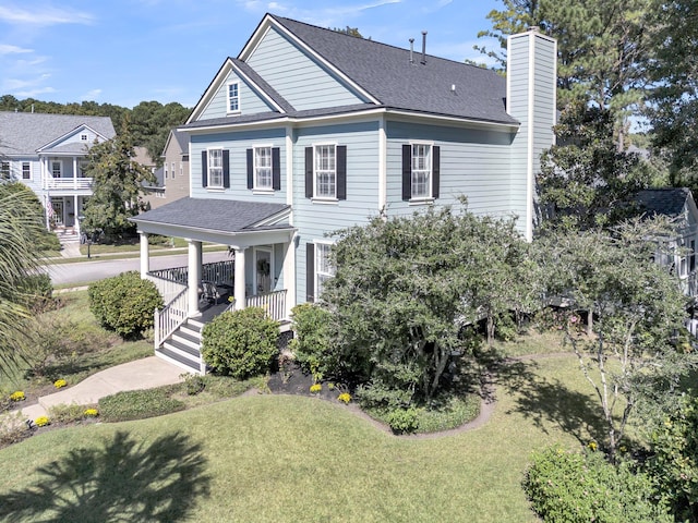 view of front of property featuring a front lawn and a porch