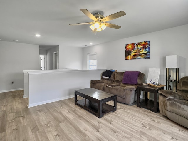 living room with light wood-style flooring, recessed lighting, a ceiling fan, and baseboards