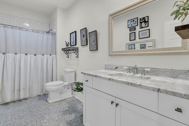 bathroom featuring a shower with curtain, vanity, and toilet