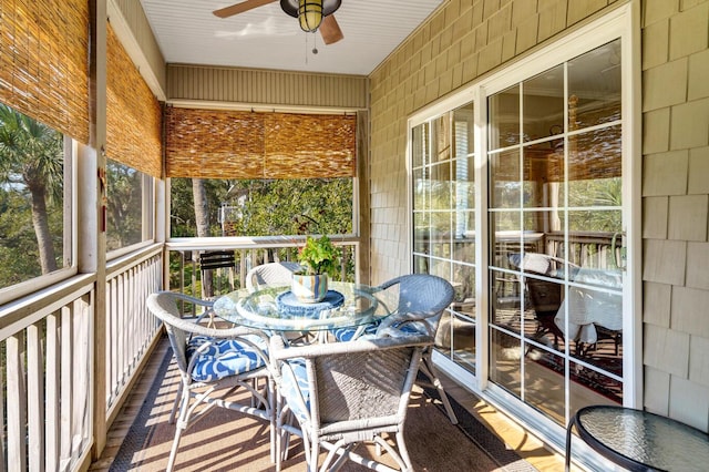 sunroom featuring a ceiling fan