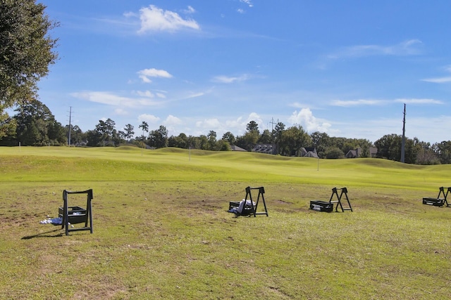 view of yard featuring view of golf course