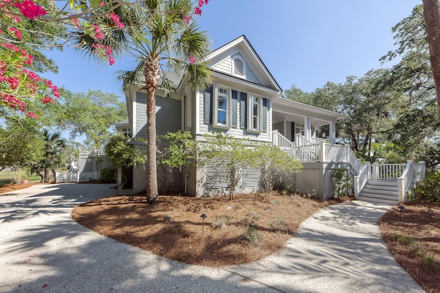 view of front of home featuring a porch and driveway