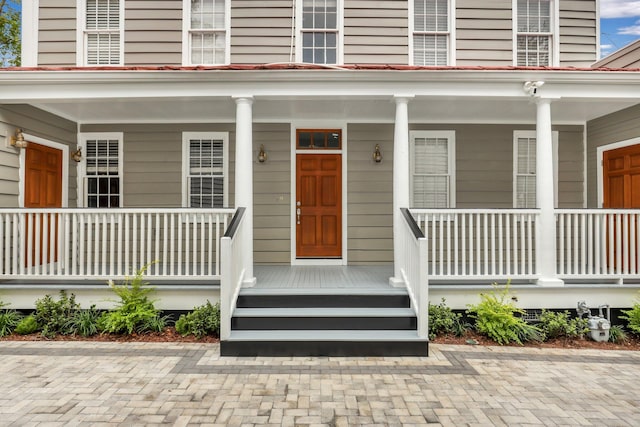 property entrance with covered porch