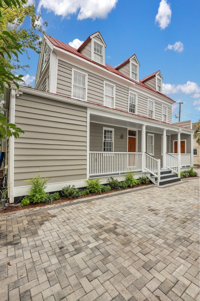 view of front of property with covered porch