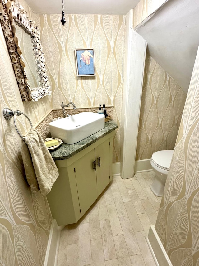 2066 Wappoo Dr, Charleston, SC 29412 - bathroom with wallpapered walls and vanity