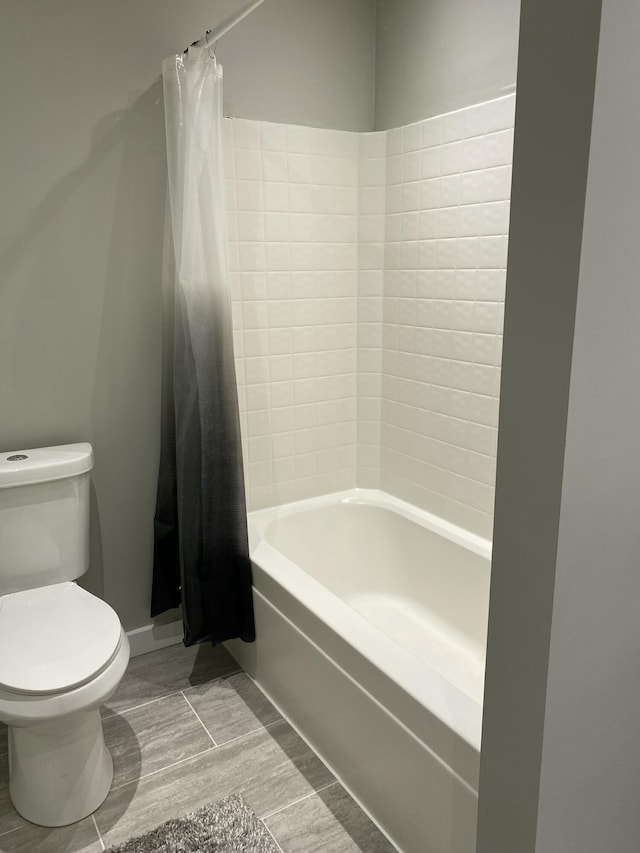 full bathroom with toilet, wood tiled floor, and shower / bath combination with curtain