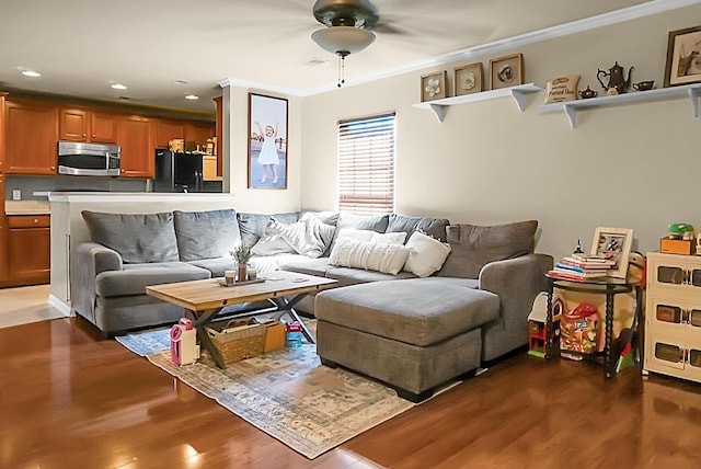 living room with recessed lighting, wood finished floors, a ceiling fan, and ornamental molding