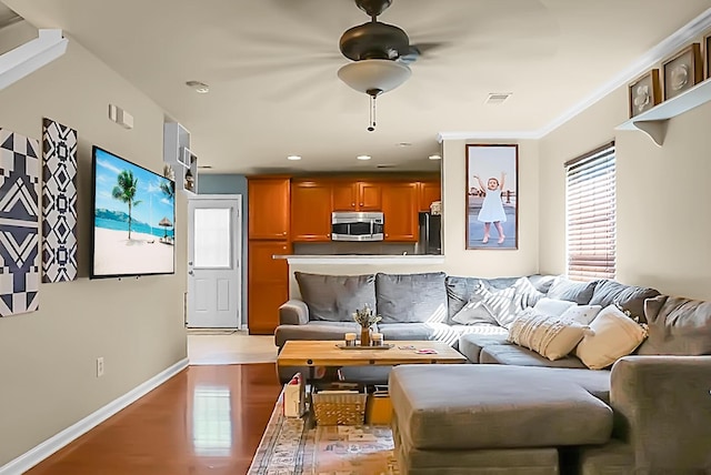 living room featuring recessed lighting, wood finished floors, visible vents, and baseboards