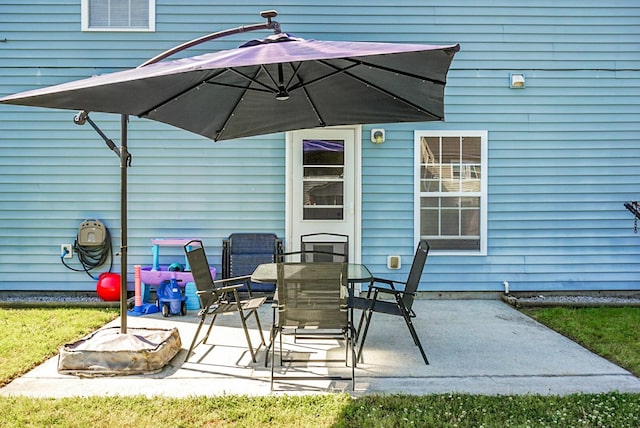 view of patio featuring outdoor dining area