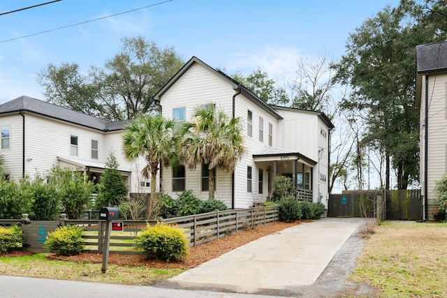 view of front of property with a fenced front yard