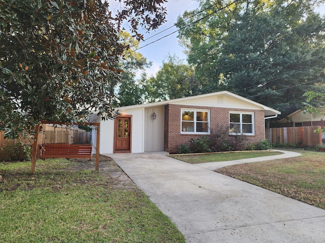 single story home with a front yard