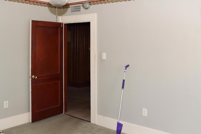 5286 Cameron Rd, Cameron, SC 29030 - interior space with visible vents, baseboards, a closet, and light carpet